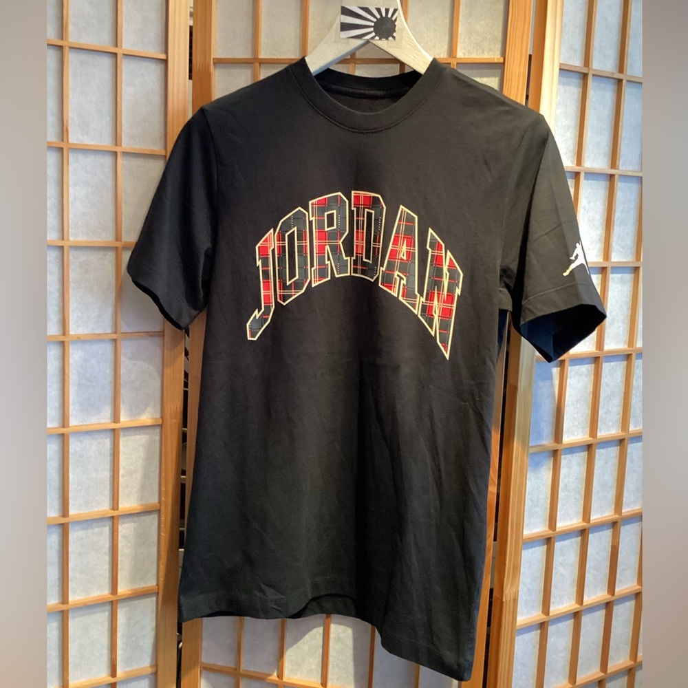 Jordan Holiday Plaid Graphic Logo T-Shirt DV1433-010 Men's Size Small